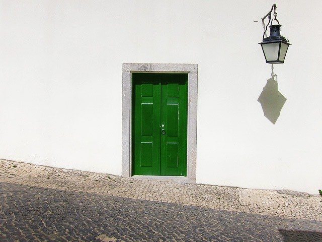 Зеленая дверь.