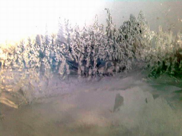 Снега позёмкою струятся