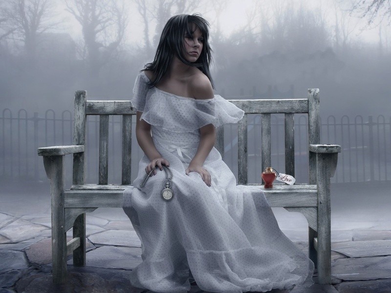 Седой вуалью стелется туман