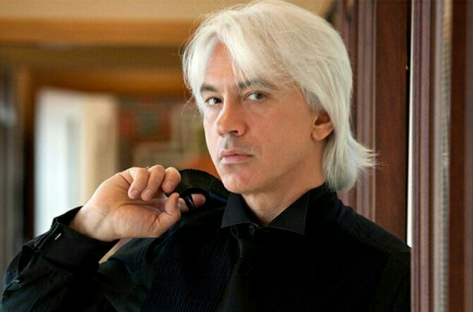 Мир остервенело бил в ладоши