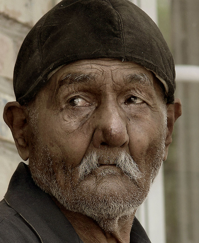 Узбекскую веселую. Старый таджик. Старый узбек. Дедушка таджик. Портрет таджика.
