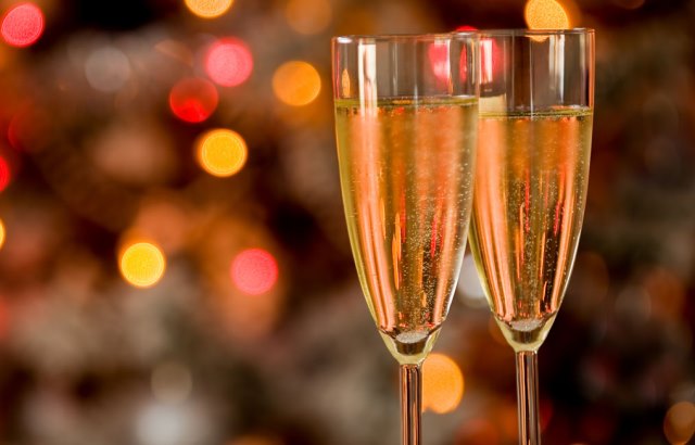 гадание по пузырькам шампанского...