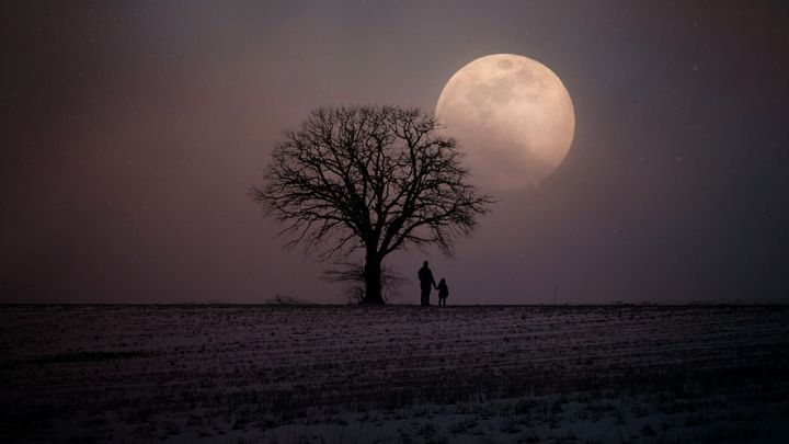 Год уходит при луне...