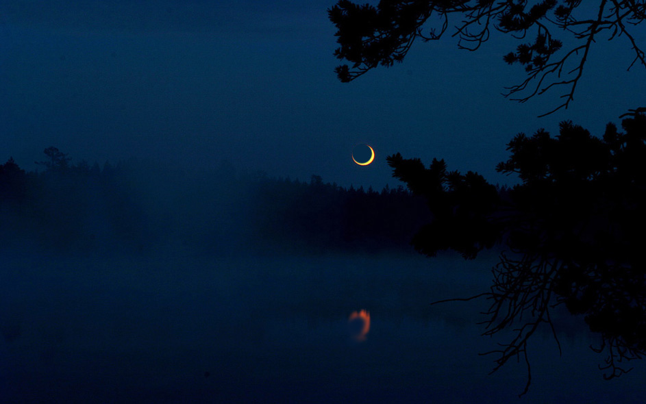 Над сияньем вечерней зари...
