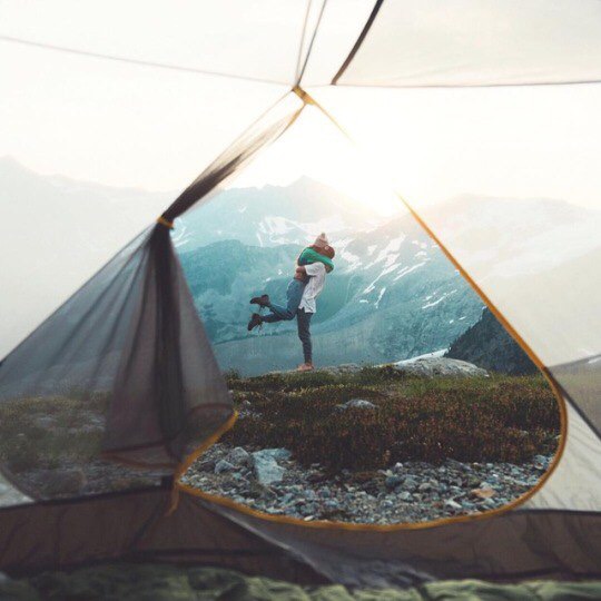 и все мысли ваши где-то я читаю между строк...