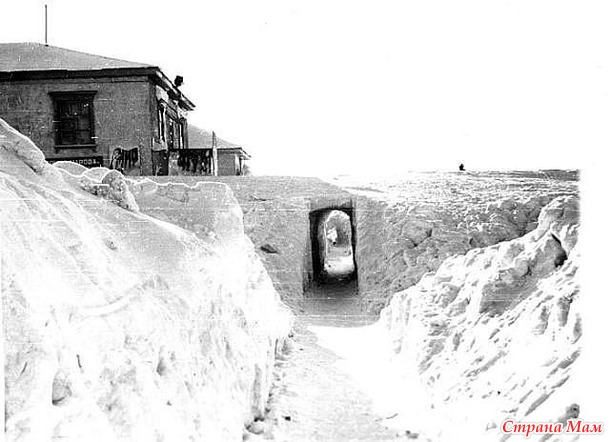 Вспомнился дом и сугробик у дома...