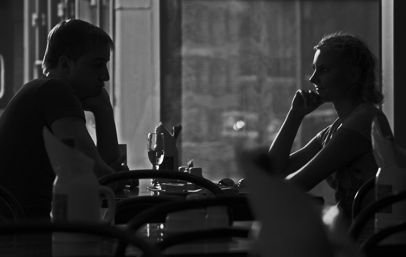 А ты не против тихого кафе?