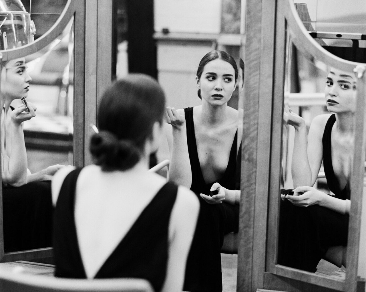 Что видишь из холодного стекла?