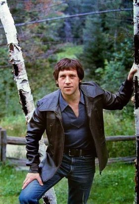 И ты в сердцах у нас. Высоцкому В. С