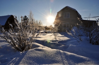Спит на даче земля, от забот обессилев...