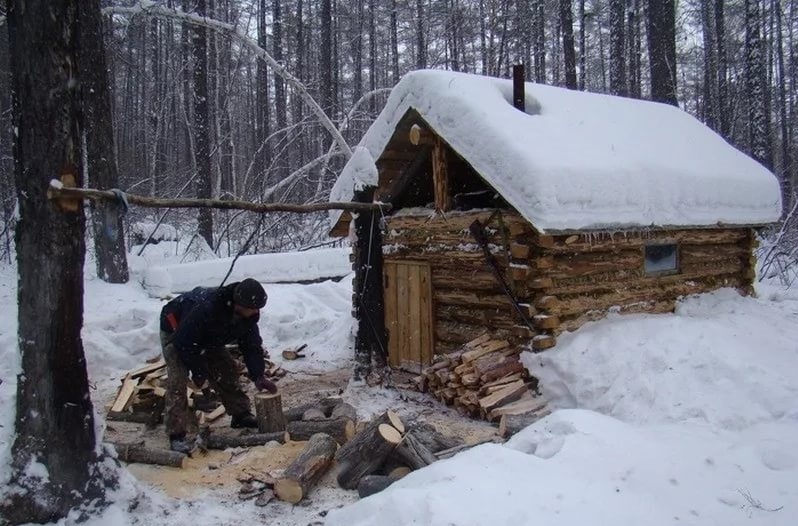 Охотничьи зимовья и избушки в тайге