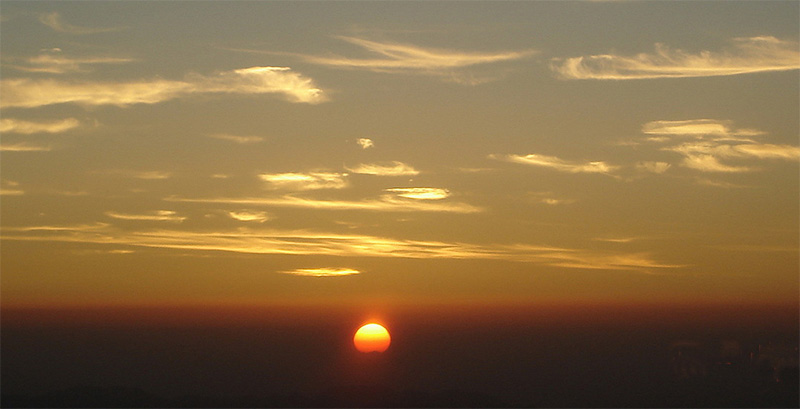 Рождает ночь