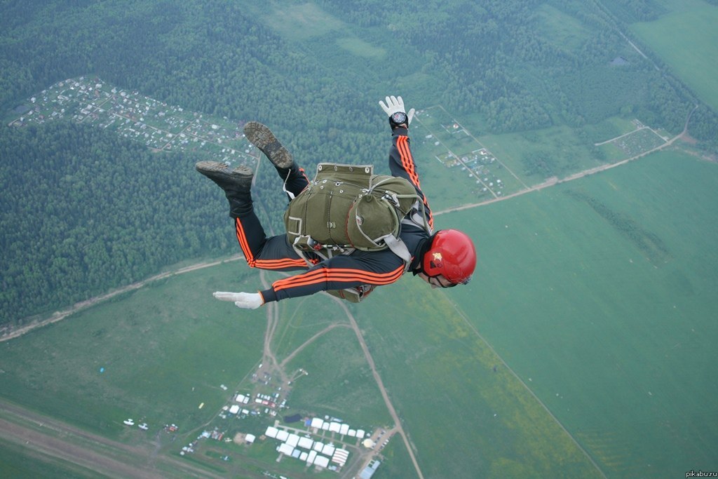 Падающий парашютист