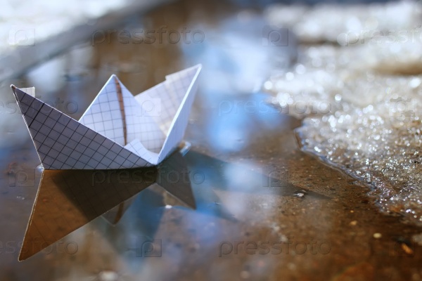 Бумажный кораблик