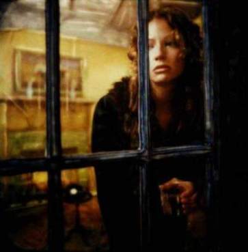 Женщина в ночном окне - 4