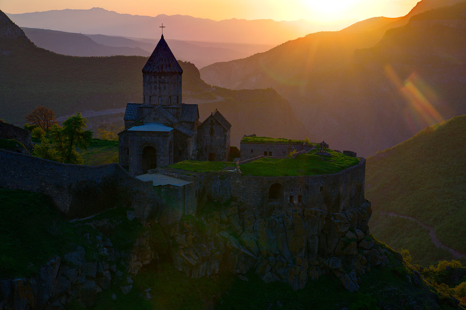 Бари луйс Айастан Бари луйс