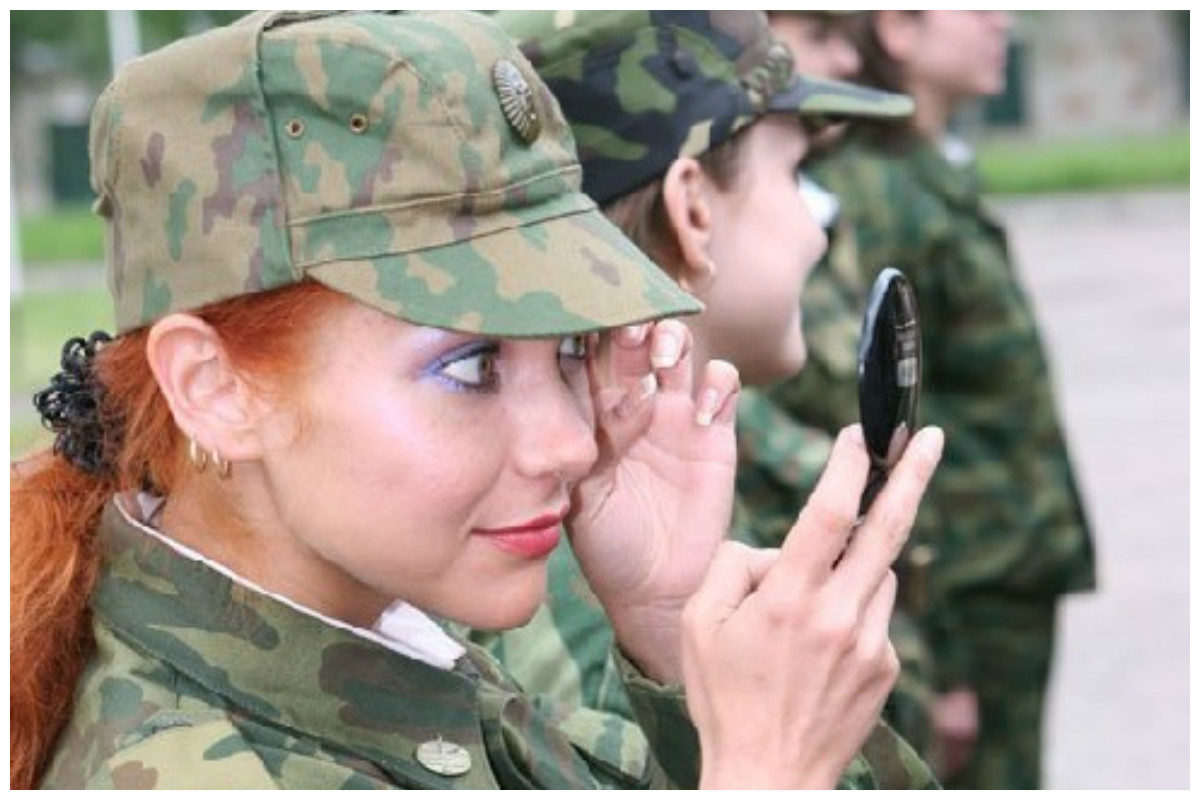 Армейская женщина. Женщины на военной службе. Женщины военнослужащие. Служба женщин в армии. Девушки в Российской армии.