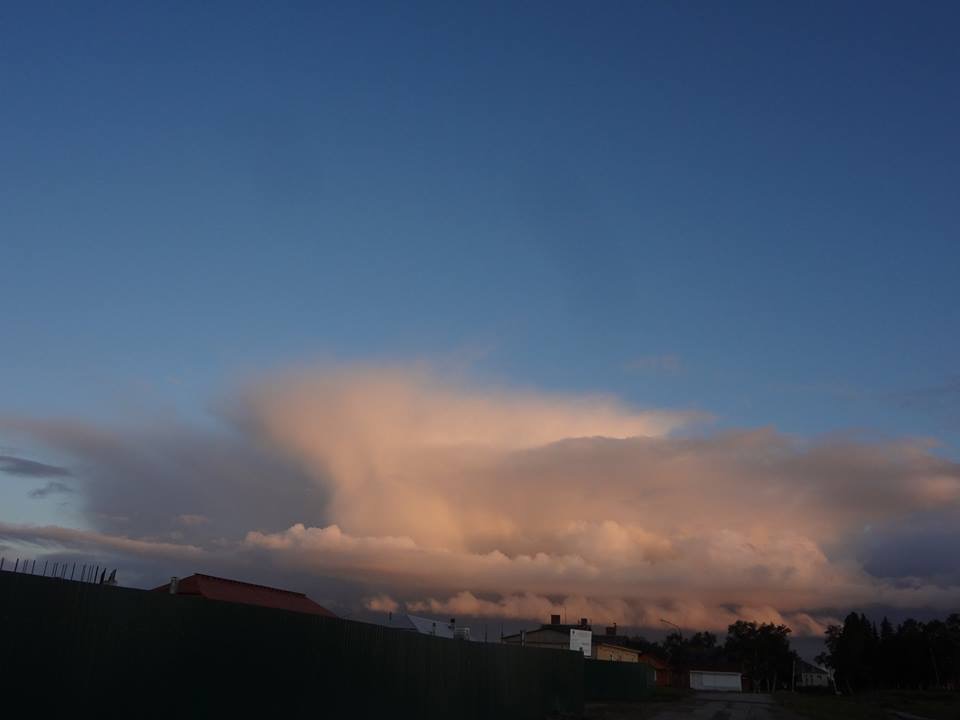 Небесам в глаза гляжу