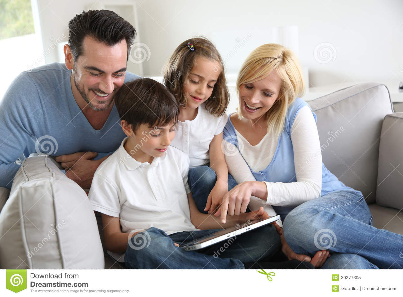 Если твоё иди живи, а если нет тогда дружи...