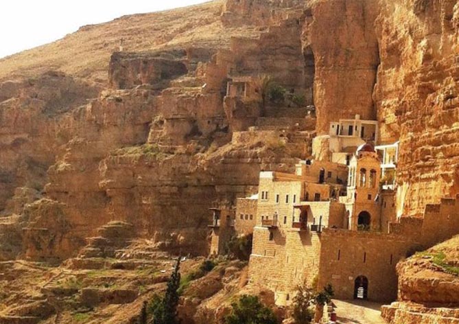 К нам легенда дошла запоздалым глухим отголоском