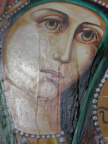 Плачет мама