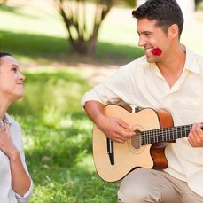 Не услышано о главном, значит, души - чужаки...