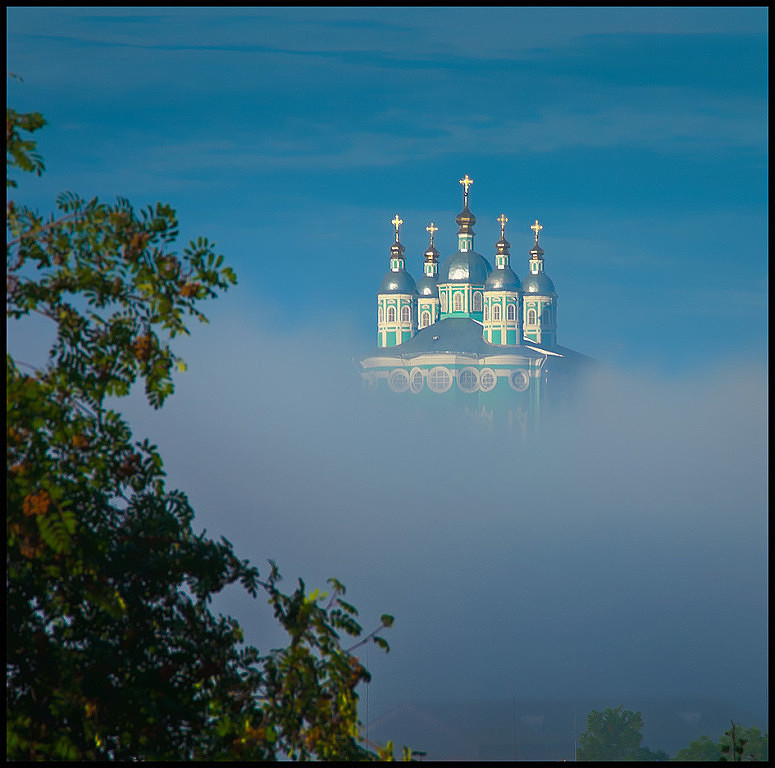 Купола средь облаков...