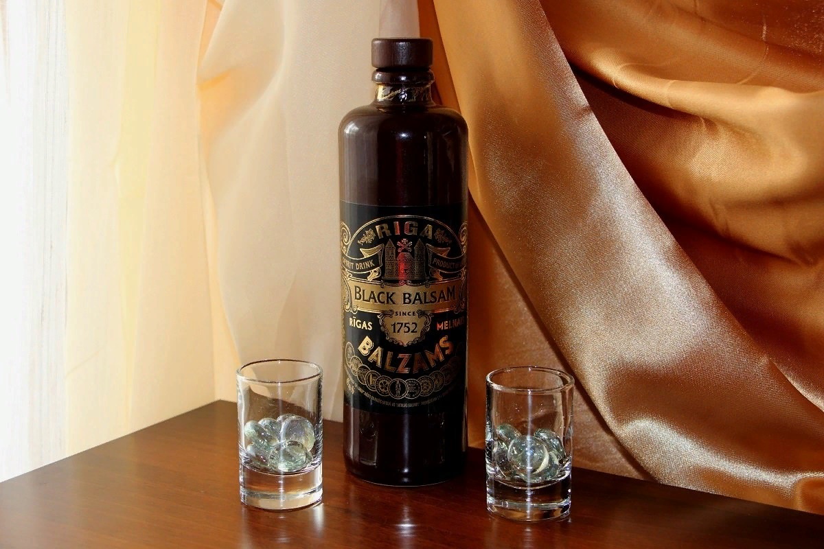 рижский чёрный бальзам состав. бальзам rigas balzams рижский. как правильно употреблять рижский бальзам. чай с бальзамом рижским. Melnais balzams рижский.