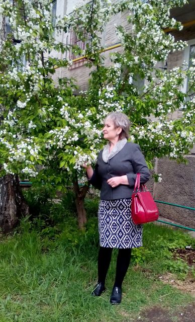 Яблони цветут