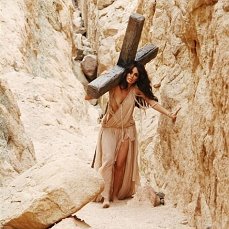 Помогают, кто чем может!