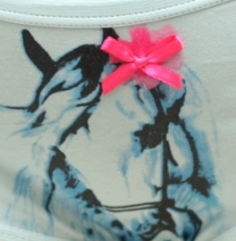 Дай лошадку покормлю