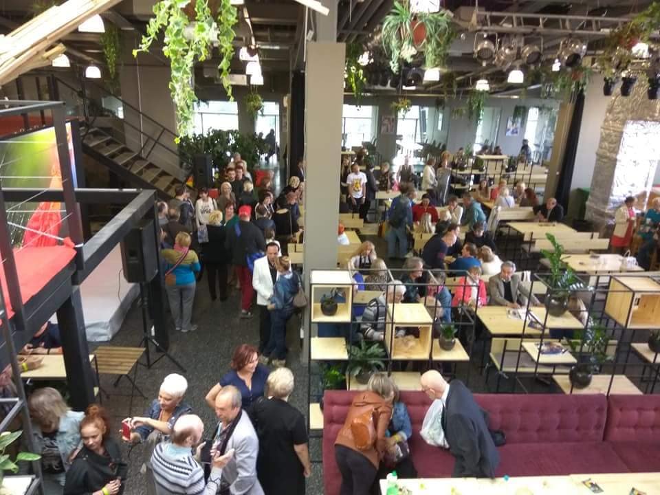 К Арт Кафе 13 метров!