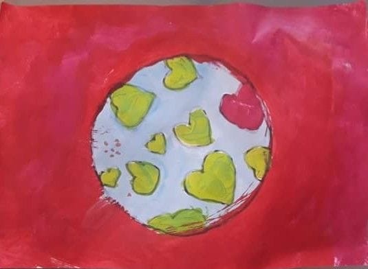 С разбитым зеркалом в руках