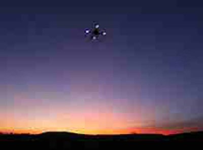 Бпла в небе с земли. Как выглядит беспилотник в небе с земли. Байрактар беспилотник высота полета. Бпла в небе. Военный беспилотник в небе.