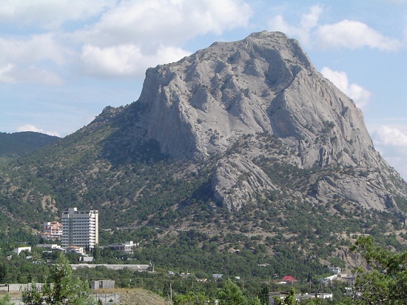 Горы перед морем