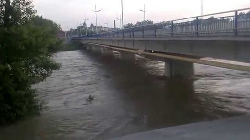 Уровень воды сегодня в реке кубань краснодар. Река Кубань Армавир. Армавир Старая станица мост. Река Кубань наводнение 2002. Река Кубань Невинномысск.