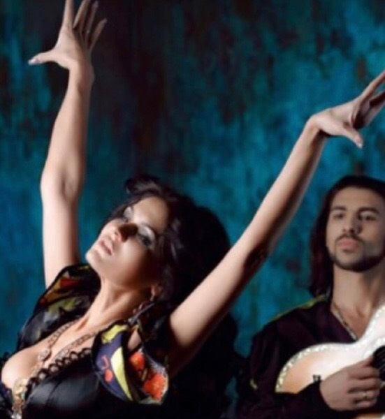 У костров поют гитары