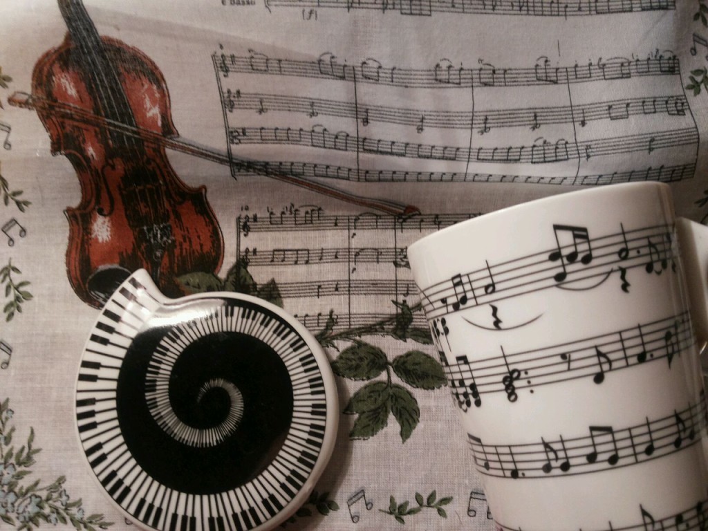 Струны перетянуты, нравственный бардак...