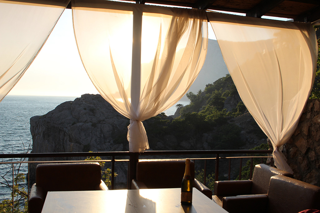 Опустеет наш солнечный пляж!