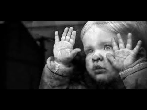 Мальчишка маму ждал...