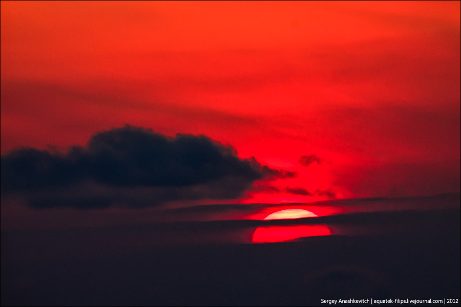 Опять закат пылает...