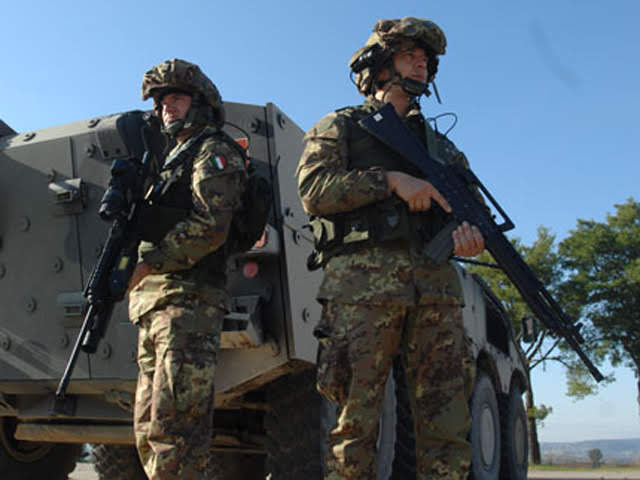 Мы будем жить...