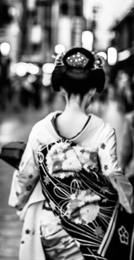 Юная японская девочка