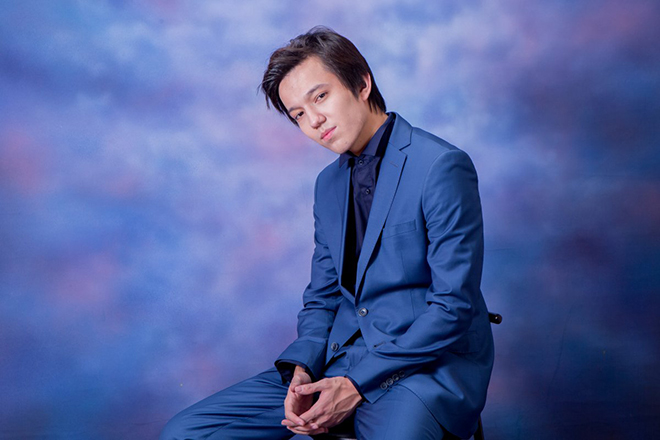 а Крутой наш входит в раж, потому что есть Димаш