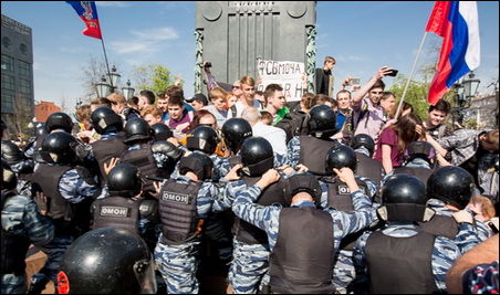 Он нам не царь