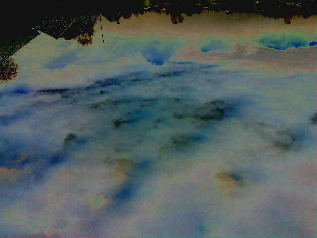 Скрипнул снег под лёгким сапожком