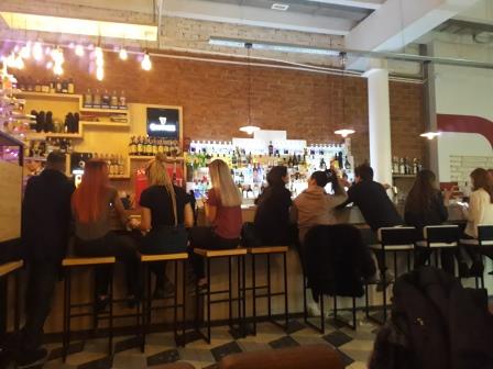 В кругу людей