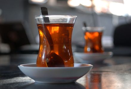 Я ревную тебя к чаю!