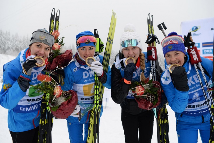 Поздравление женщинам в эстафете