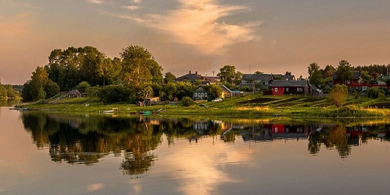 Опустился вечер на деревню